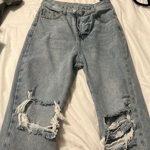 Super comfy mom jeans from brand “Shein” *COMES WITH FREEBIE TOP SIZED SMALL*
